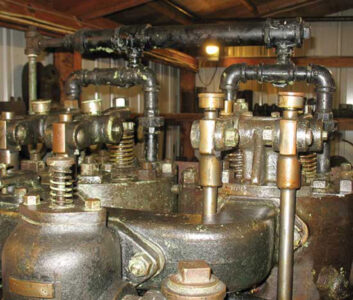 Picture showing the 4 gas pipes on the engine.